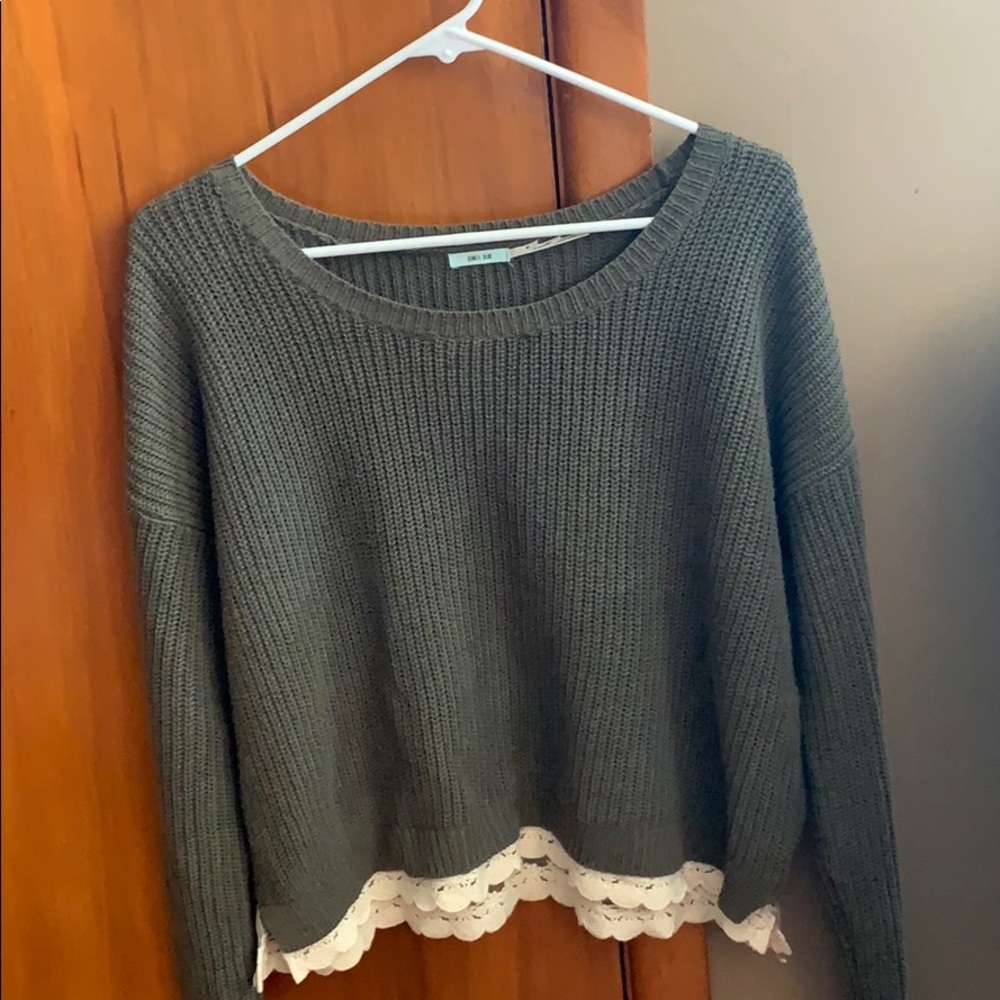 Sweater with crochet bottom